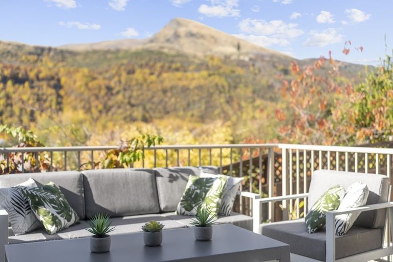 Photo of property in 21 Hood Crescent, Arrowtown, 9302