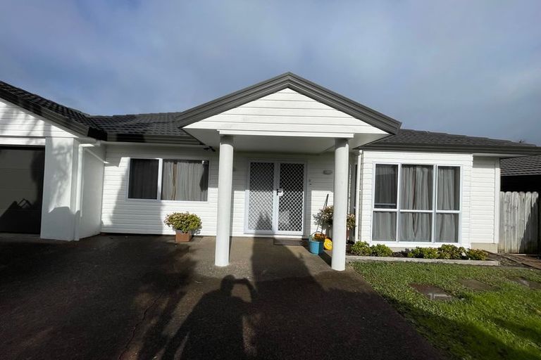 Photo of property in 38 Frank Nobilo Drive, Golflands, Auckland, 2013