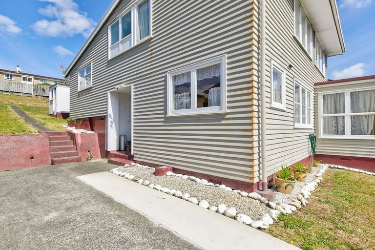 Photo of property in 30 Corinna Street, Waitangirua, Porirua, 5024