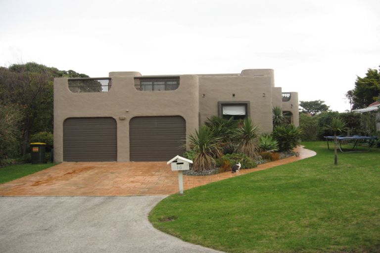 Photo of property in 14 Karaka Grove, Raumati Beach, Paraparaumu, 5032