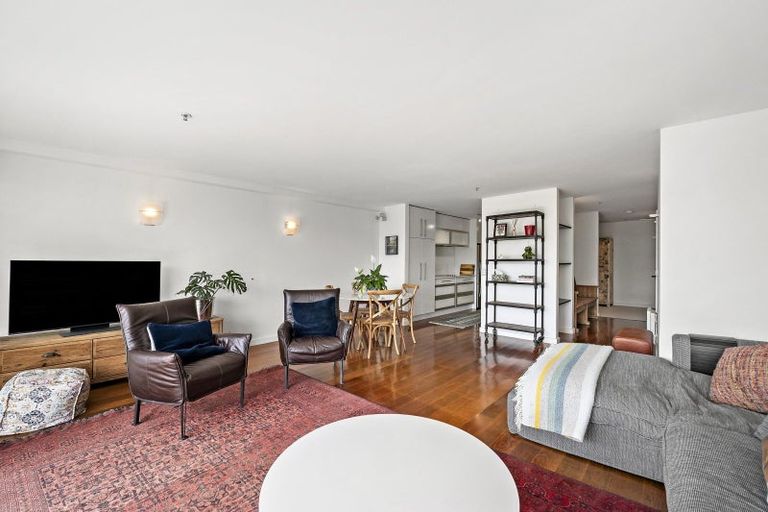 Photo of property in Aqua, 11/74 Oriental Parade, Oriental Bay, Wellington, 6011
