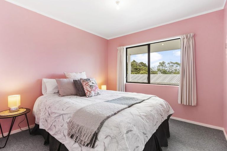 Photo of property in 1/32 Tree View Avenue, Glenfield, Auckland, 0629