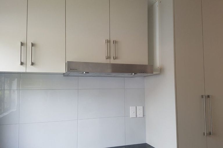 Photo of property in 56 Goldfinch Rise, Unsworth Heights, Auckland, 0632