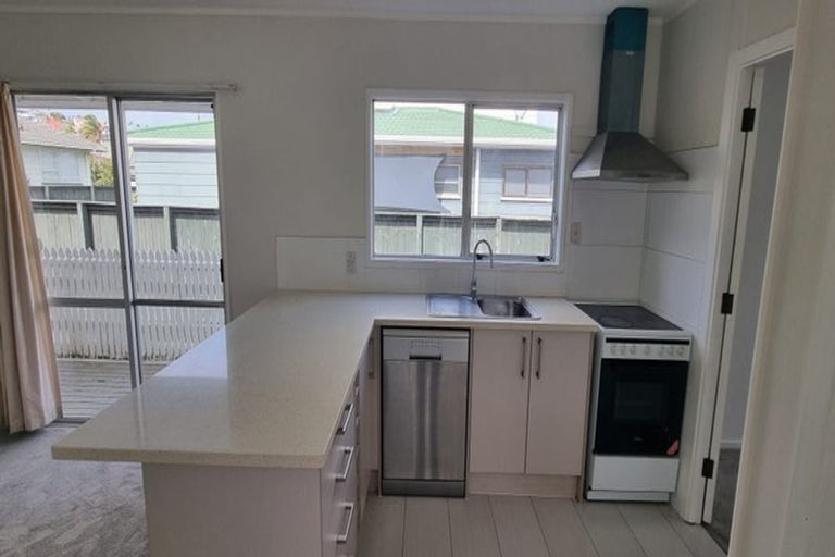 Photo of property in 11 Tyndrum Place, Highland Park, Auckland, 2010