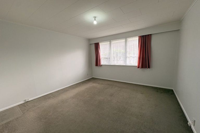 Photo of property in 28 Oregon Drive, Maoribank, Upper Hutt, 5018
