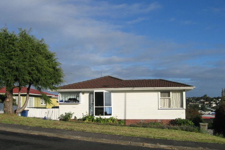 Photo of property in 25 Anne Road, Hillcrest, Auckland, 0627