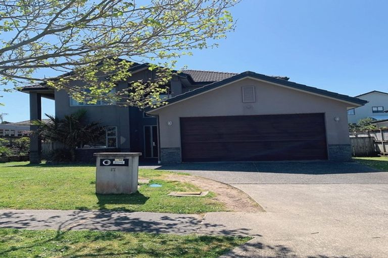Photo of property in 17 Harrowglen Drive, Northcross, Auckland, 0632