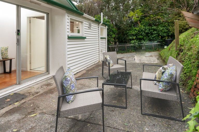 Photo of property in 15 Crofton Road, Ngaio, Wellington, 6035