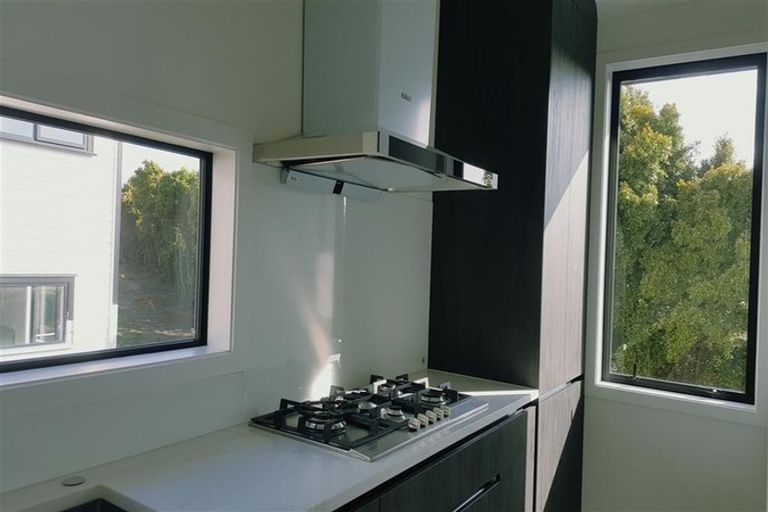 Photo of property in 8 Newport Place, Forrest Hill, Auckland, 0620