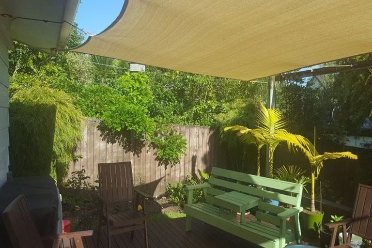 Photo of property in 2/54 Woodside Avenue, Northcote, Auckland, 0627