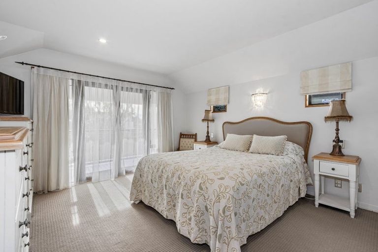 Photo of property in 100 Straven Road, Fendalton, Christchurch, 8014