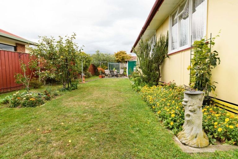 Photo of property in 7 Exeter Crescent, Takaro, Palmerston North, 4412