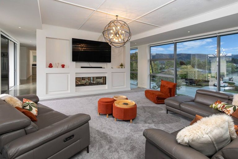 Photo of property in 10 Bevan Place, Wanaka, 9305