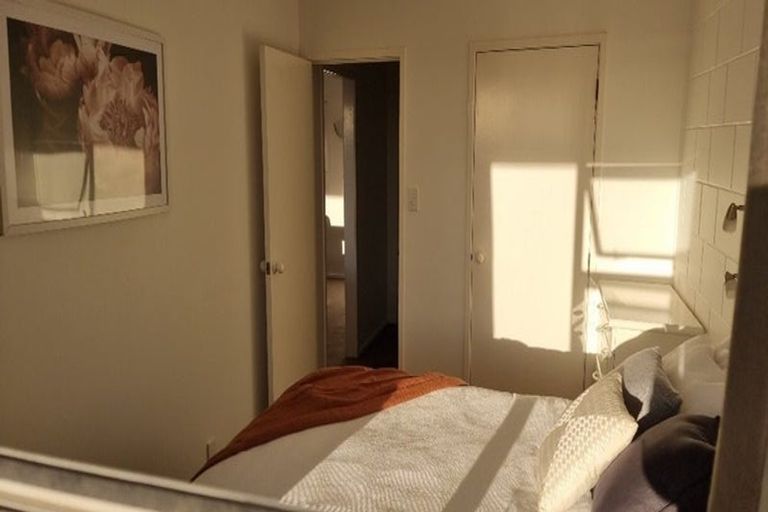 Photo of property in 11 Rahopara Street, Castor Bay, Auckland, 0620