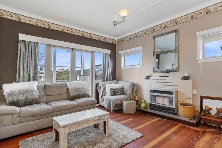 Photo of property in 35 Ngatai Road, Otumoetai, Tauranga, 3110