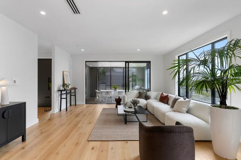 Photo of property in 9a Kowhai Street, Tawa, Wellington, 5028