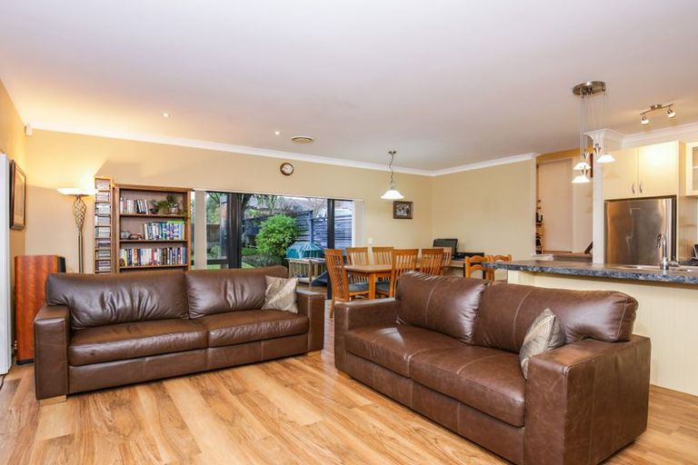 Photo of property in 20 Oratia Drive, Glen Eden, Auckland, 0602