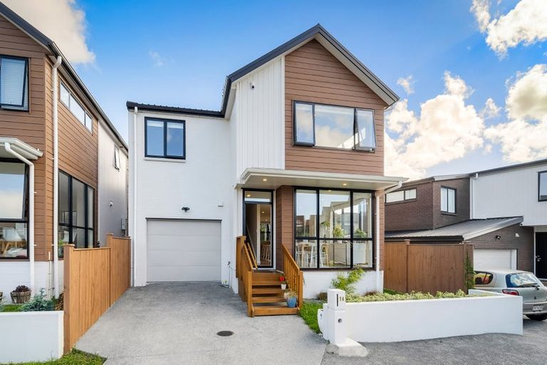 Photo of property in 16 Seafarer Crescent, Stanmore Bay, Whangaparaoa, 0932