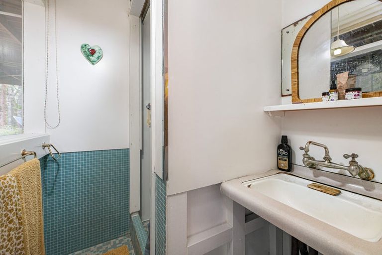 Photo of property in 30 Kopiko Road, Titirangi, Auckland, 0604