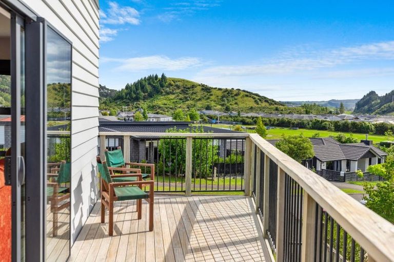 Photo of property in 17 Rochfort Crescent, Pyes Pa, Tauranga, 3112