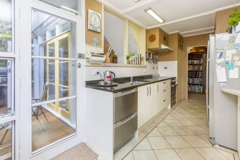 Photo of property in 135 Pinehaven Road, Pinehaven, Upper Hutt, 5019