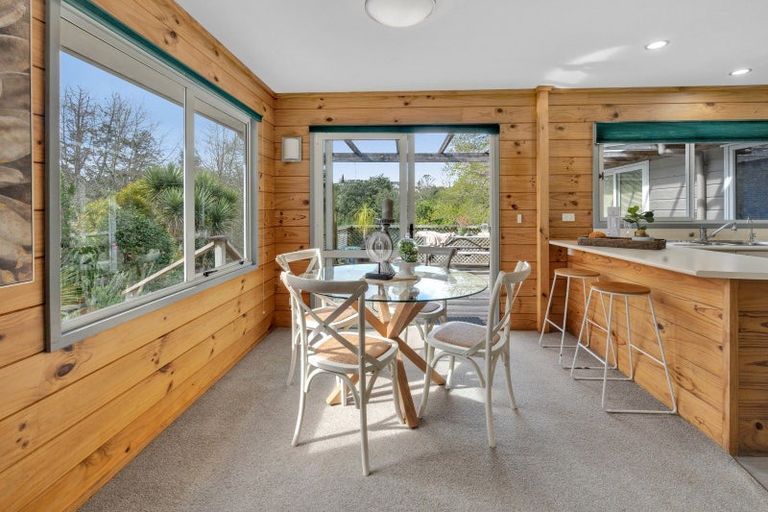 Photo of property in 34 Lochend Place, Highland Park, Auckland, 2010