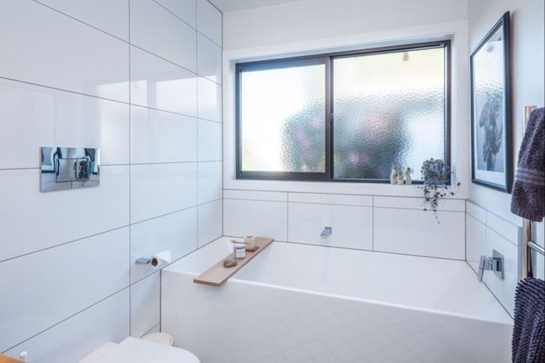 Photo of property in 2/50 Devonshire Road, Miramar, Wellington, 6022