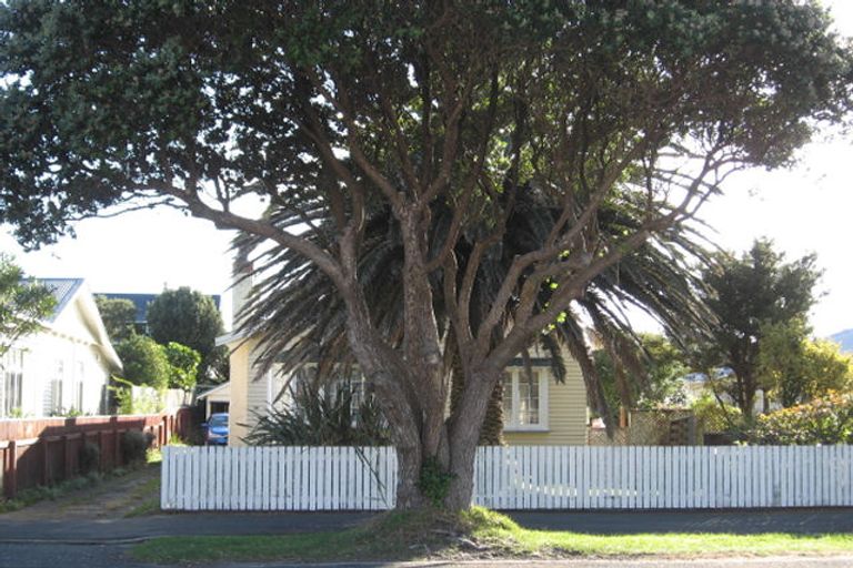 Photo of property in 38 Tuatoru Street, Eastbourne, Lower Hutt, 5013