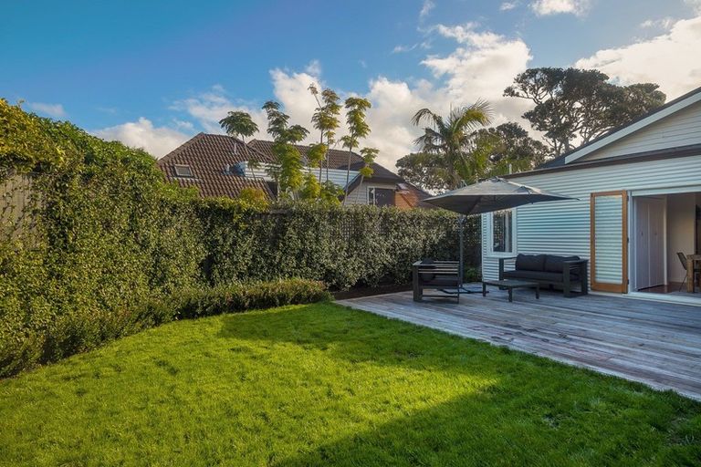 Photo of property in 22 Wright Road, Point Chevalier, Auckland, 1022