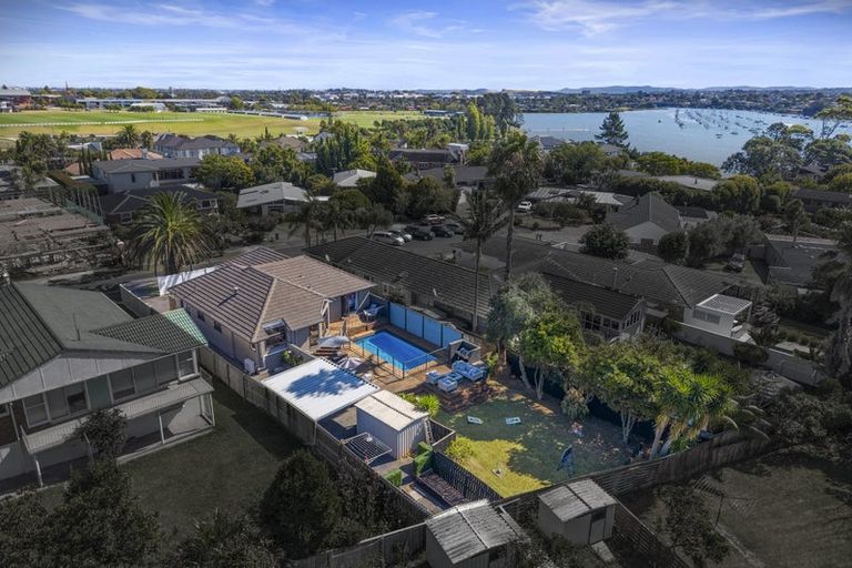 Photo of property in 9 The Anchorage, Sunnyhills, Auckland, 2010