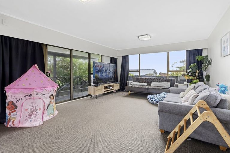 Photo of property in 64 Cypress Drive, Maungaraki, Lower Hutt, 5010