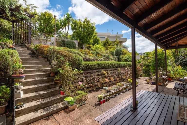 Photo of property in 8 Shearwater Rise, Rothesay Bay, Auckland, 0630