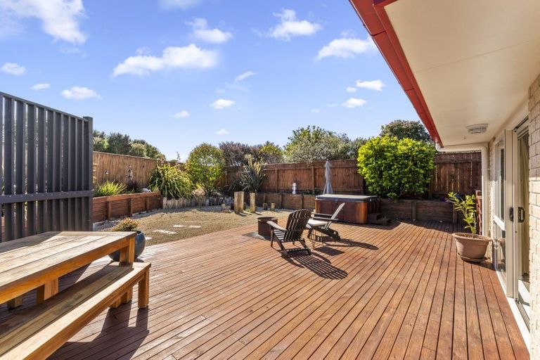 Photo of property in 15 Fytfield Place, Paraparaumu, 5032