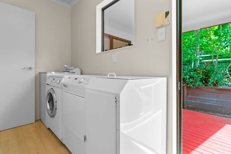 Photo of property in 163 Chelsea View Drive, Chatswood, Auckland, 0626