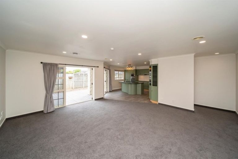 Photo of property in 7 Edna Wills Place, Hawera, 4610