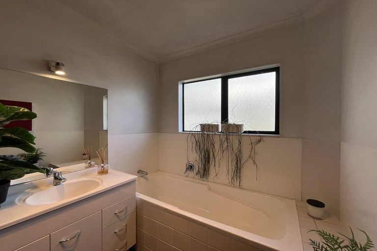 Photo of property in 76 Oranga Street, Westown, New Plymouth, 4310