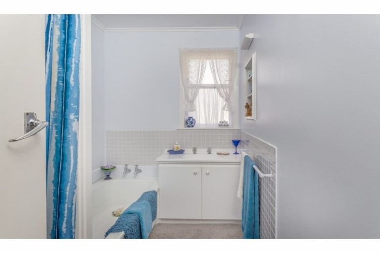 Photo of property in 1/39 Mcleod Road, Henderson, Auckland, 0612