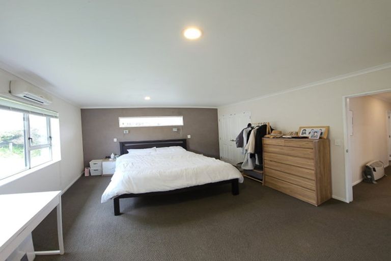 Photo of property in 93a Taylor Terrace, Tawa, Wellington, 5028
