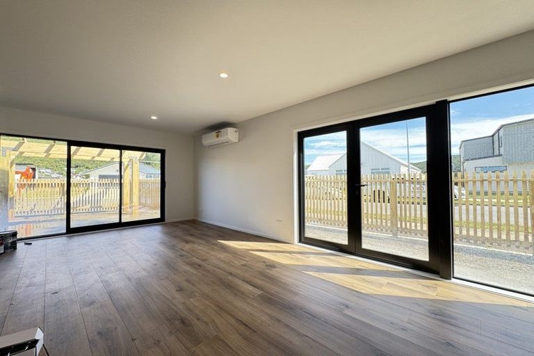 Photo of property in 15 Te Ara O Toroa, Wainuiomata, Lower Hutt, 5014