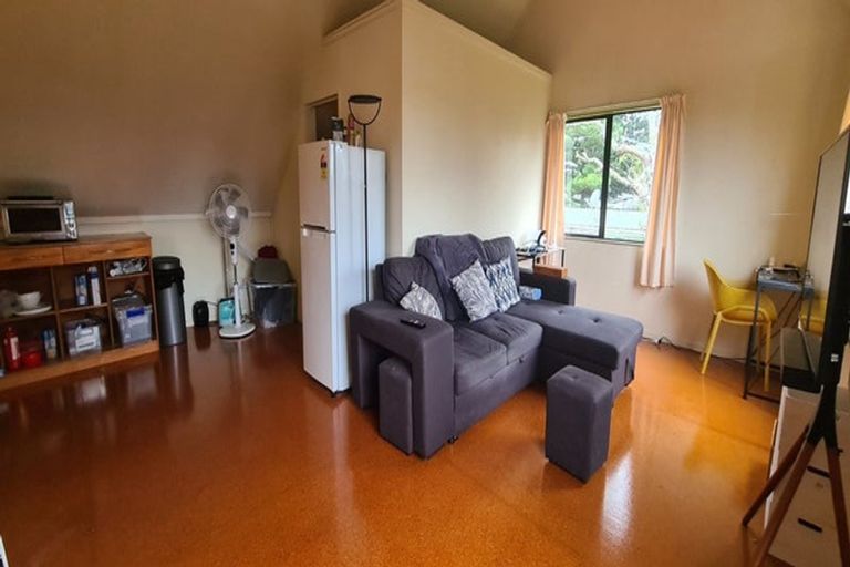 Photo of property in 3 The Terrace, Herald Island, Auckland, 0618