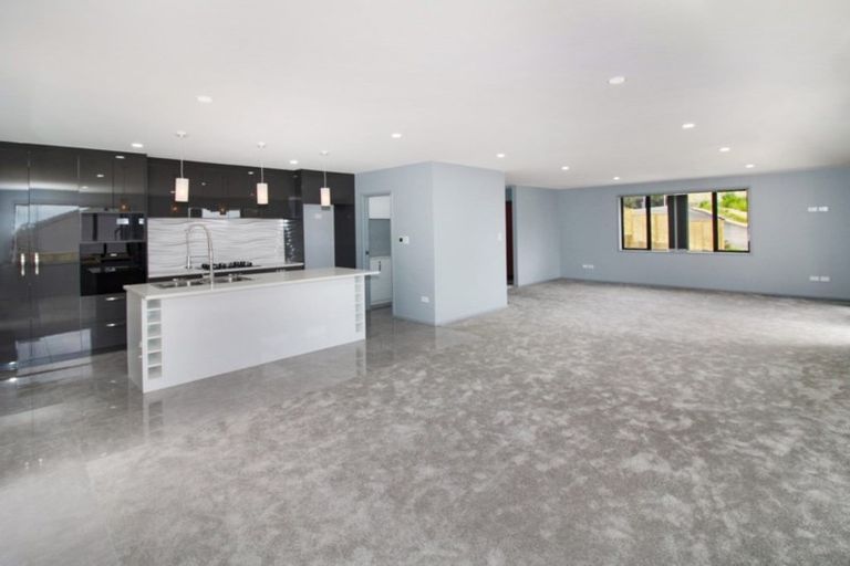 Photo of property in 2 Frederick Place, Whalers Gate, New Plymouth, 4310