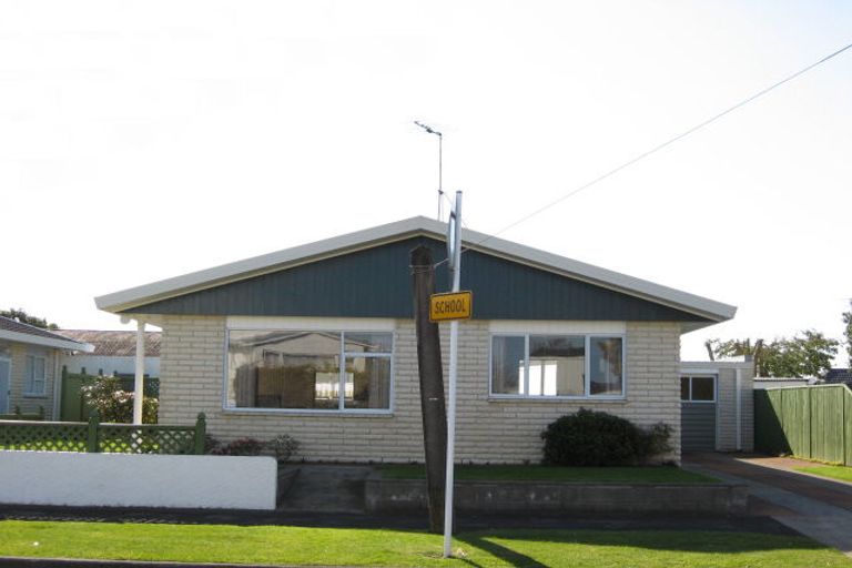 Photo of property in 3 Karaka Street, Merrilands, New Plymouth, 4312