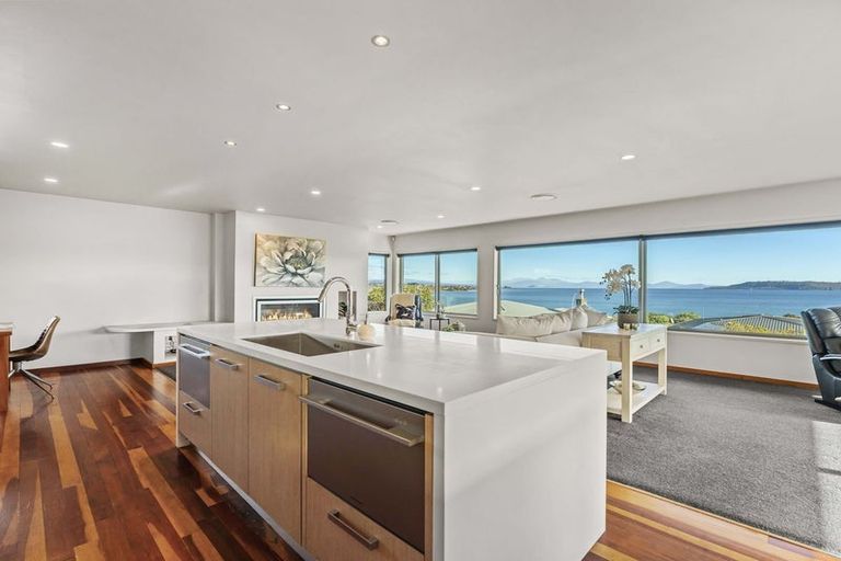 Photo of property in 174 Lake Terrace, Hilltop, Taupo, 3330