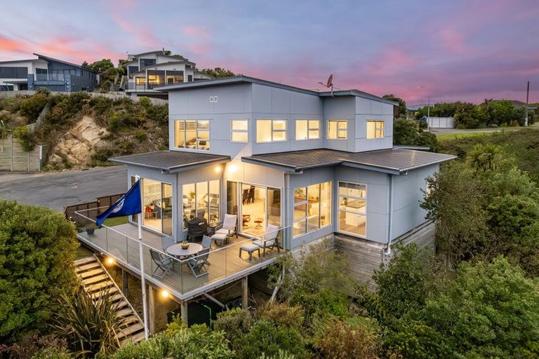 Photo of property in 5 Seascape View, Paremata, Porirua, 5024