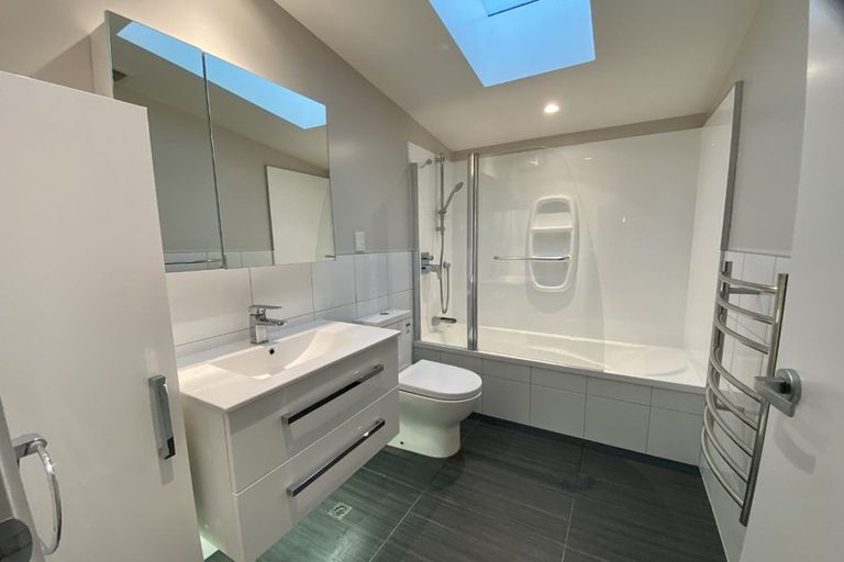 Photo of property in 5/61 Black Rock Road, Newlands, Wellington, 6037