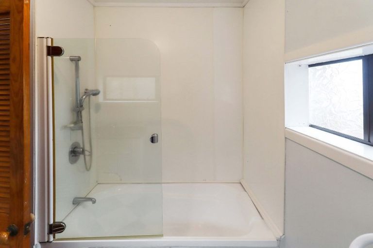 Photo of property in 5 Houghton Bay Road, Houghton Bay, Wellington, 6023