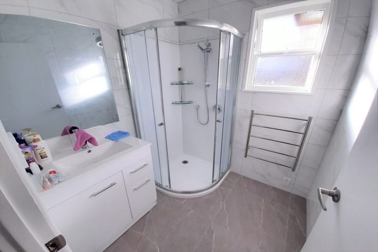 Photo of property in 2/35 Neal Avenue, Glenfield, Auckland, 0629