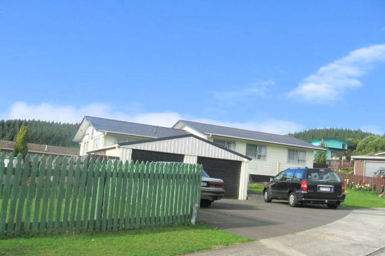 Photo of property in 15 Japonica Crescent, Ranui, Porirua, 5024