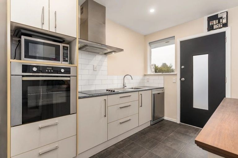 Photo of property in 4/16 Holly Road, St Albans, Christchurch, 8014