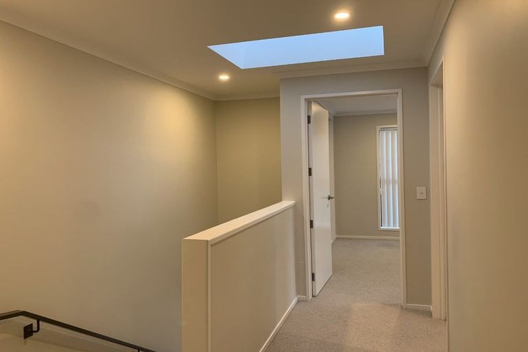 Photo of property in 5/4 Matimati Place, Hobsonville, Auckland, 0616